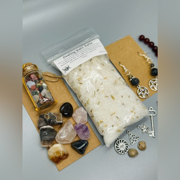 🎉FLASH SALE 🎉Ultimate Mystery Witchy Crystal & Accessory Gift Set - Size Small - Picture 3 of 5